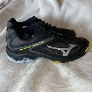 NEW Women’s Mizuno Volleyball Shoes
